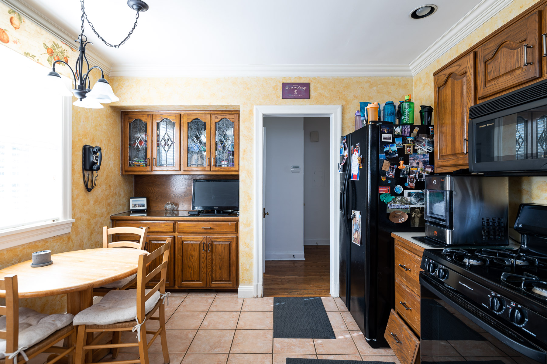Before and after photos of Java Construction's remodeling project